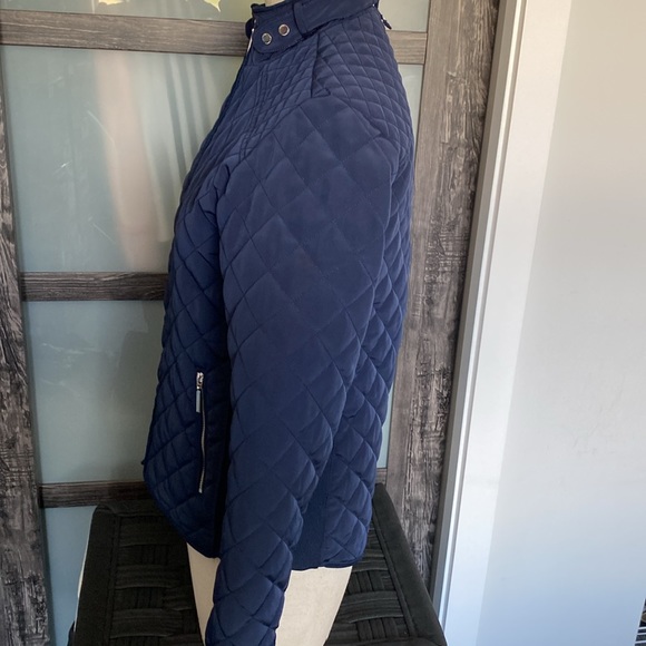 Tommy Hilfiger navy quilted spring jacket. Zippered front and pockets. Small 💙 - Picture 3 of 16